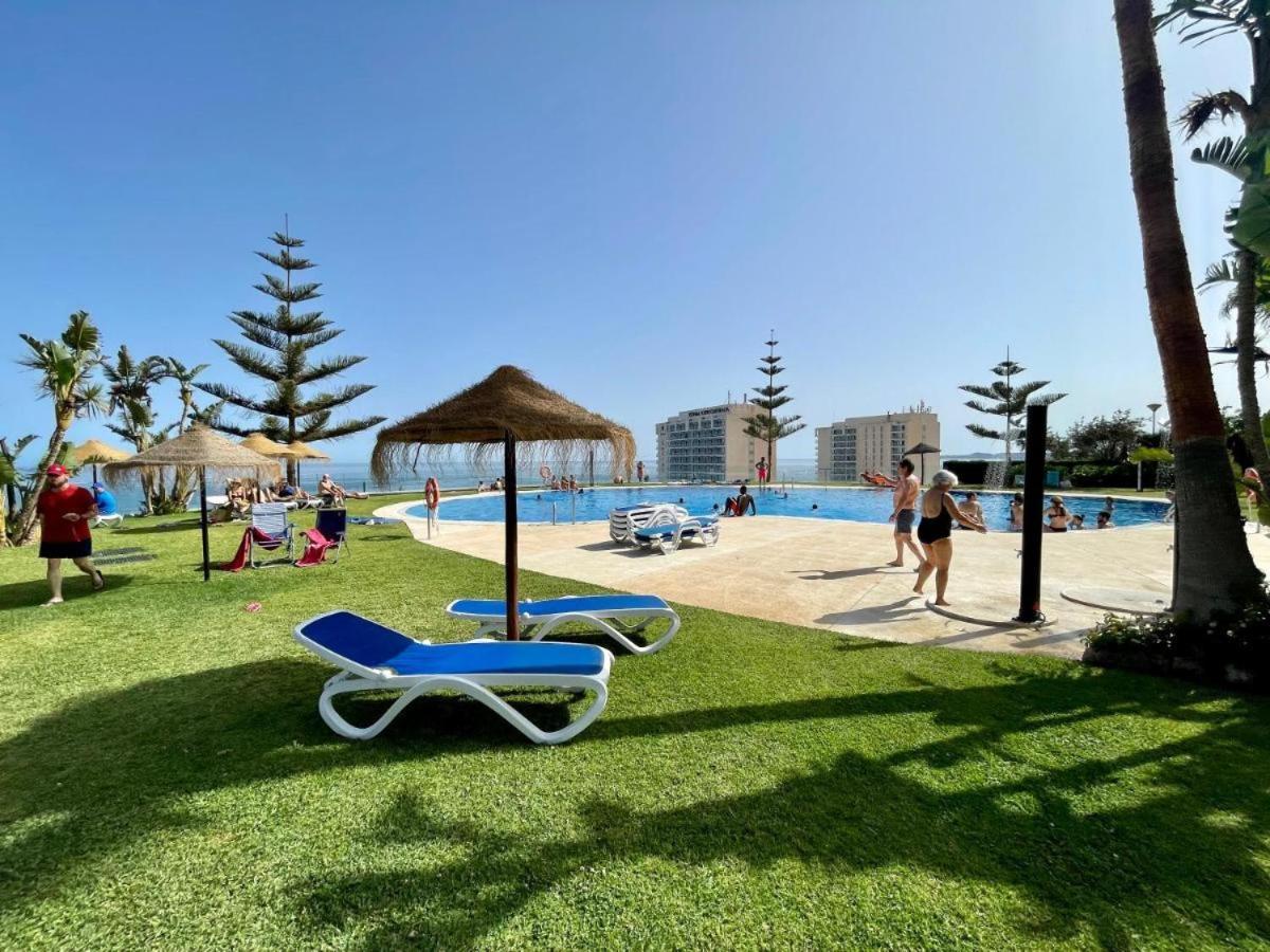 Beach And Pool Holidays At The Grand Coloso Бенальмадена Экстерьер фото