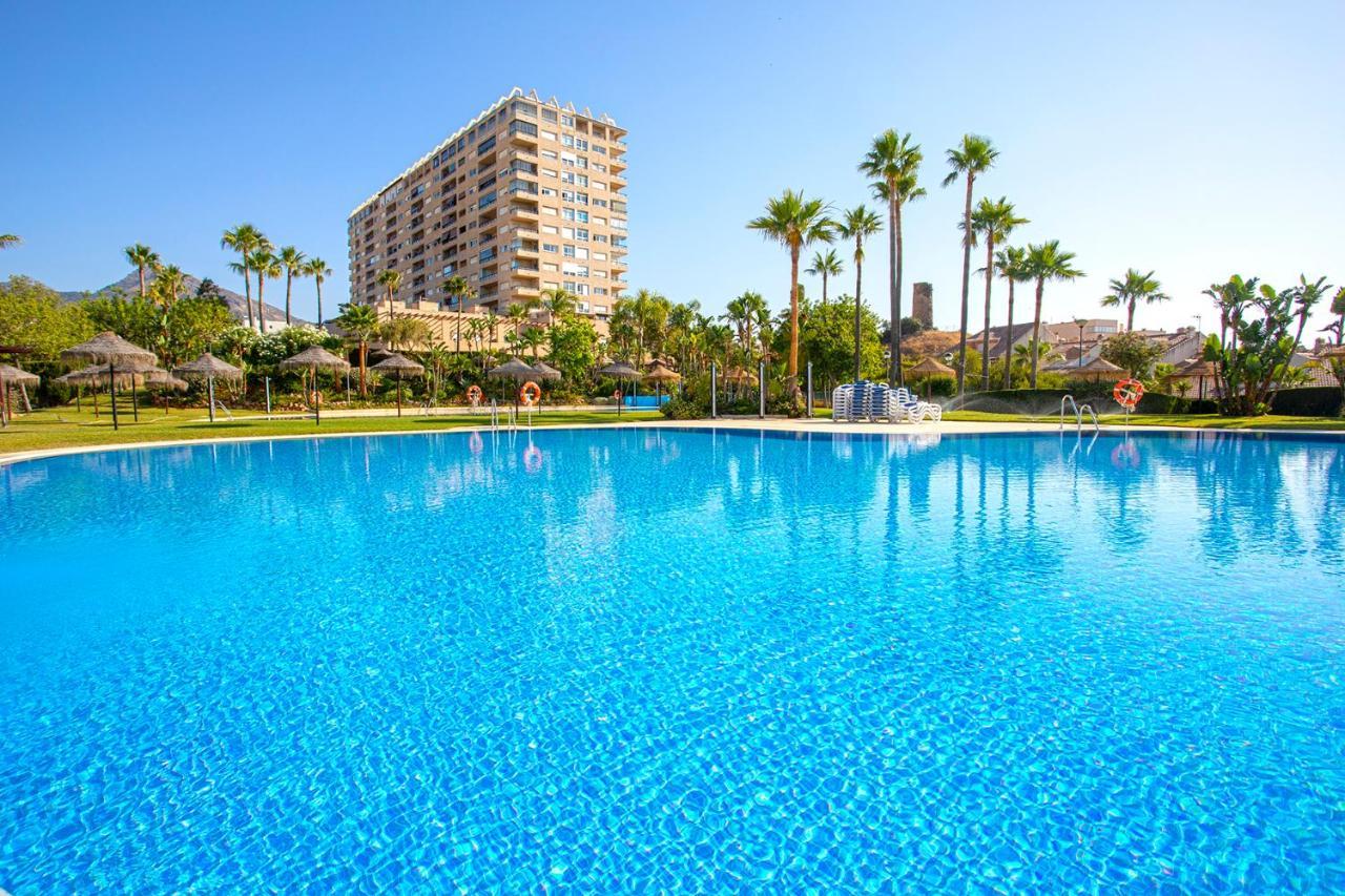 Beach And Pool Holidays At The Grand Coloso Бенальмадена Экстерьер фото
